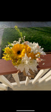 Load image into Gallery viewer, Small Bouquet