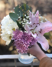Load image into Gallery viewer, Medium Bouquet