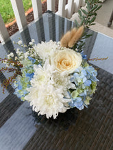 Load image into Gallery viewer, Medium Bouquet