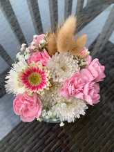 Load image into Gallery viewer, Small Bouquet